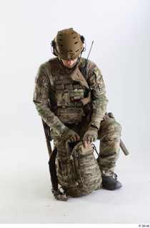 Photos Frankie Perry Army USA Recon - Poses kneeling whole…